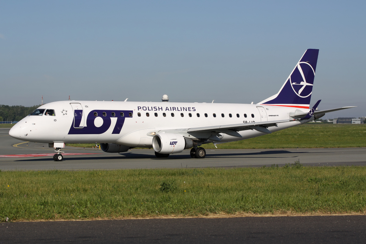 SP-LID (new livery) (Aircraft » EPWA Spotting » Embraer E175 (ERJ-170-200) » LOT Polish Airlines)