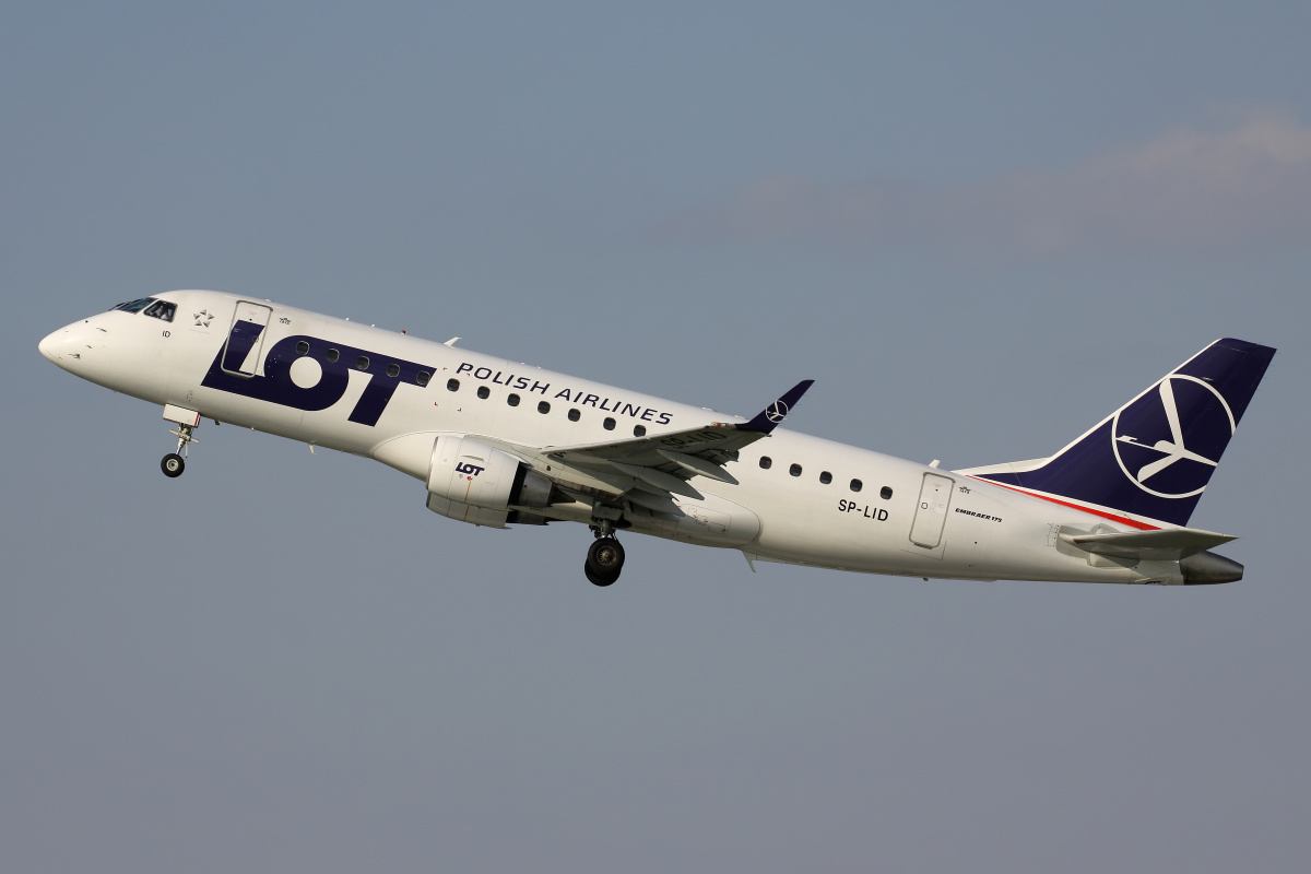 SP-LID (new livery) (Aircraft » EPWA Spotting » Embraer E175 (ERJ-170-200) » LOT Polish Airlines)