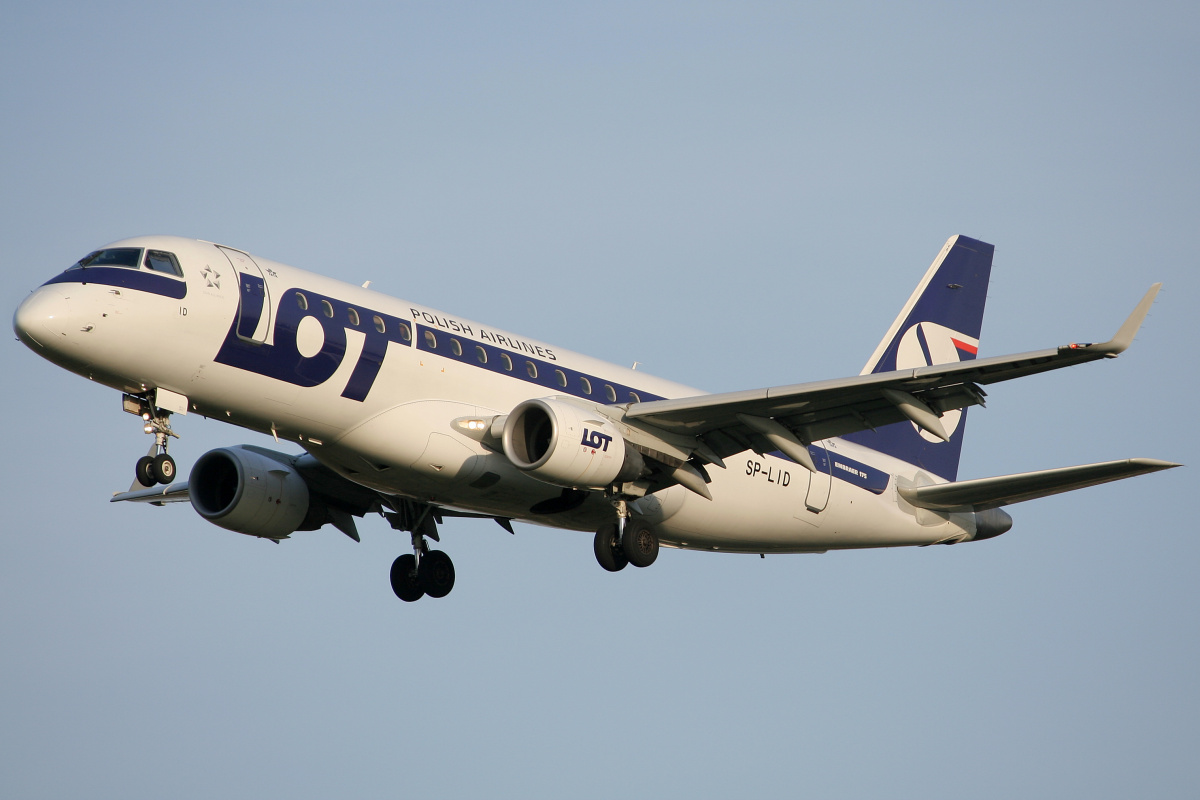 SP-LID (Aircraft » EPWA Spotting » Embraer E175 (ERJ-170-200) » LOT Polish Airlines)