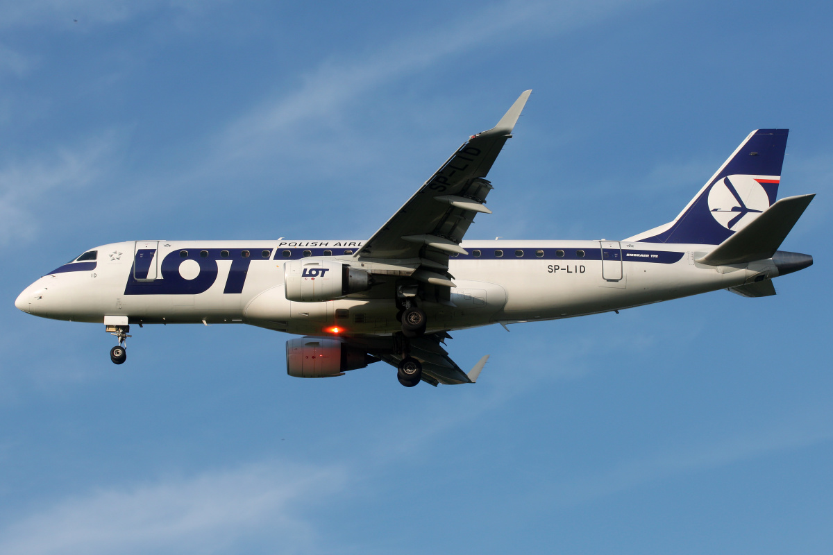 SP-LID (Aircraft » EPWA Spotting » Embraer E175 » LOT Polish Airlines)