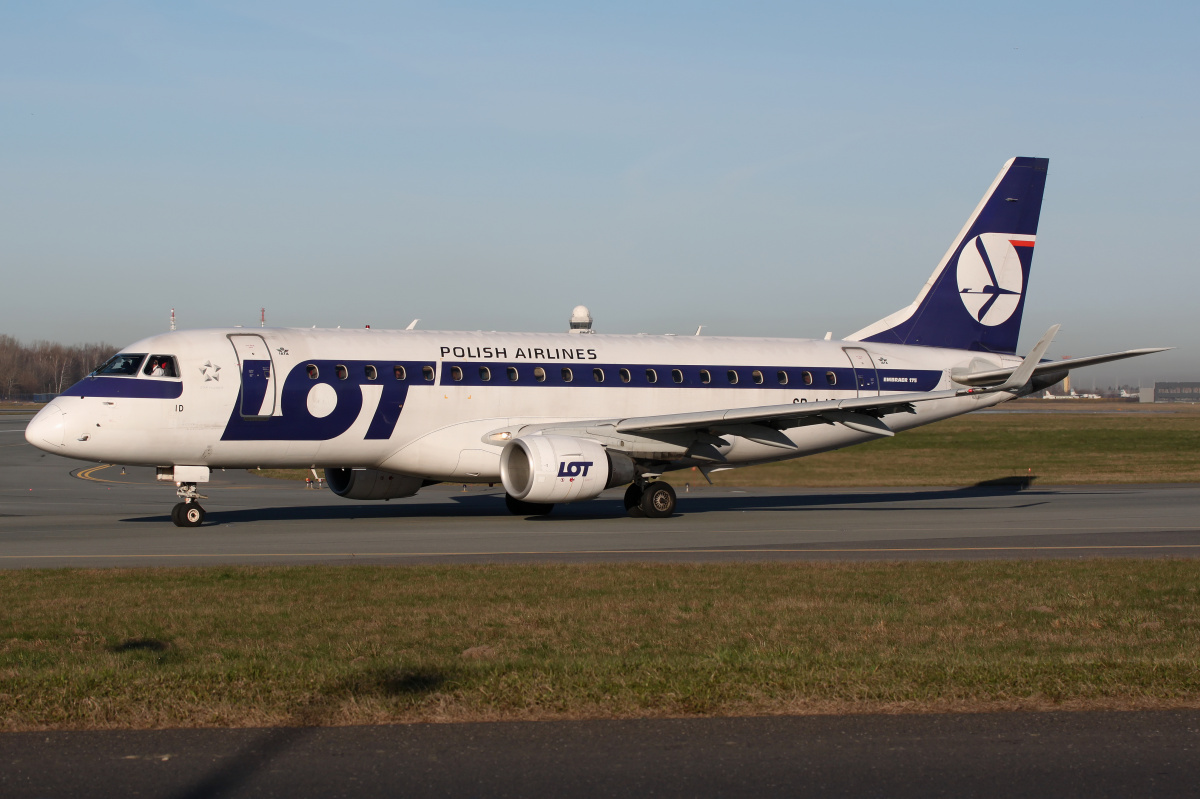 SP-LID (Aircraft » EPWA Spotting » Embraer E175 (ERJ-170-200) » LOT Polish Airlines)