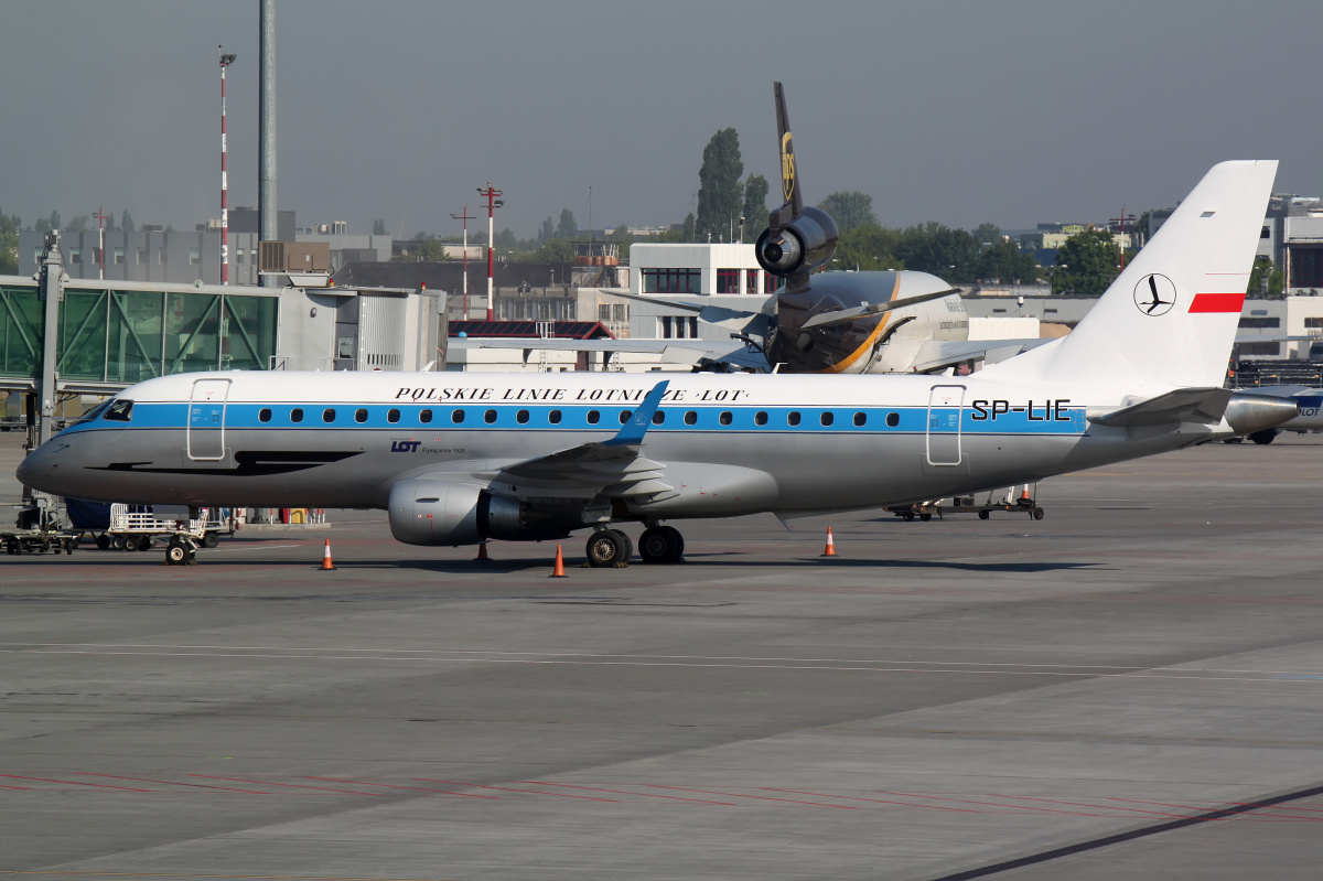 SP-LIE (retro livery) (Aircraft » EPWA Spotting » Embraer E175 (ERJ-170-200) » LOT Polish Airlines)