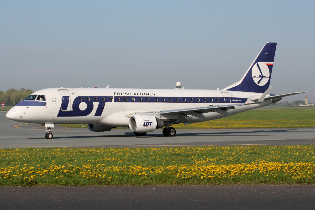 SP-LIF (Aircraft » EPWA Spotting » Embraer E175 (ERJ-170-200) » LOT Polish Airlines)