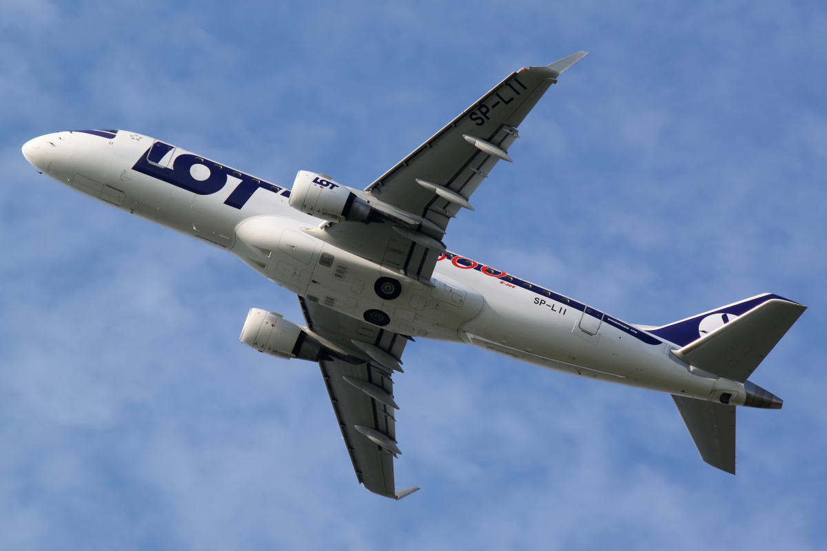 SP-LII ("600th E-jet" livery) (Aircraft » EPWA Spotting » Embraer E175 (ERJ-170-200) » LOT Polish Airlines)