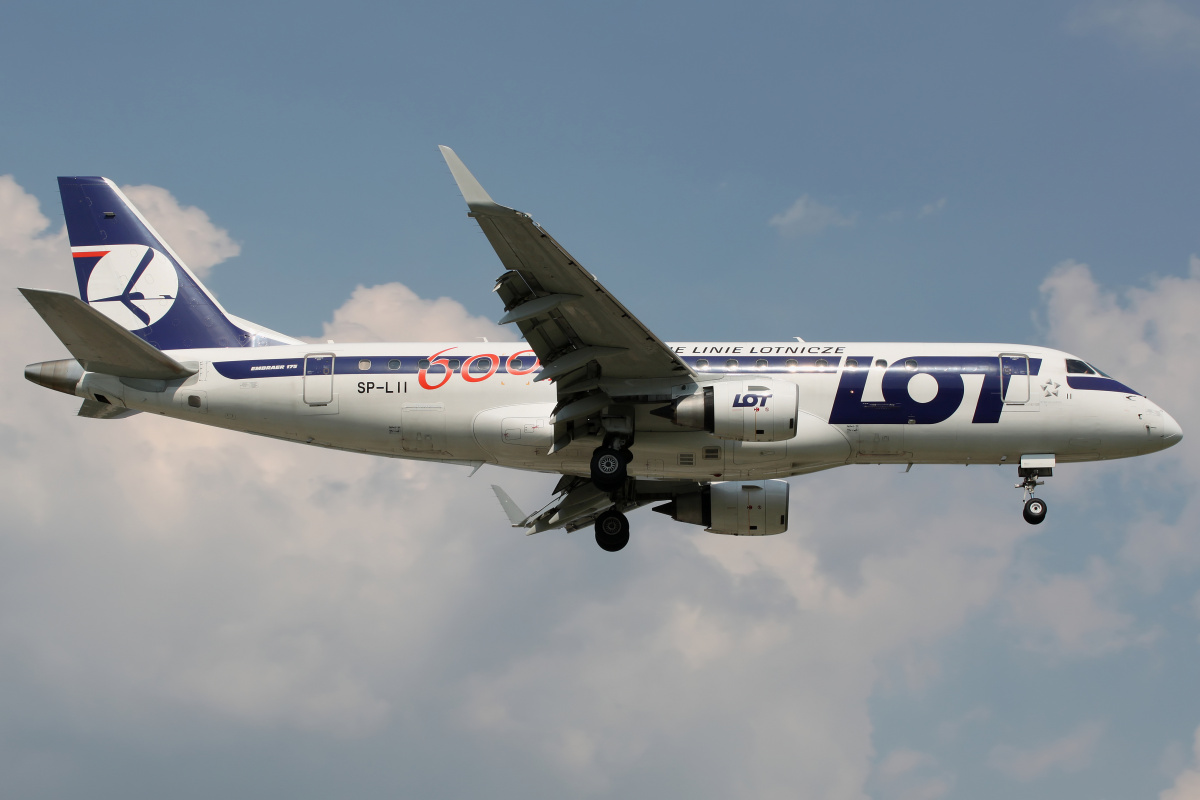 SP-LII (600th E-jet livery) (Aircraft » EPWA Spotting » Embraer E175 » LOT Polish Airlines)