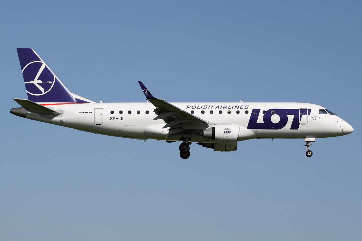 SP-LII (new livery) (Aircraft » EPWA Spotting » Embraer E175 (ERJ-170-200) » LOT Polish Airlines)