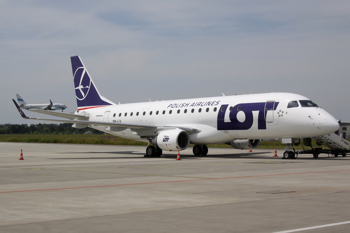 SP-LII (nowe malowanie) (Samoloty » Spotting na EPWA » Embraer E175 » Polskie Linie Lotnicze LOT)