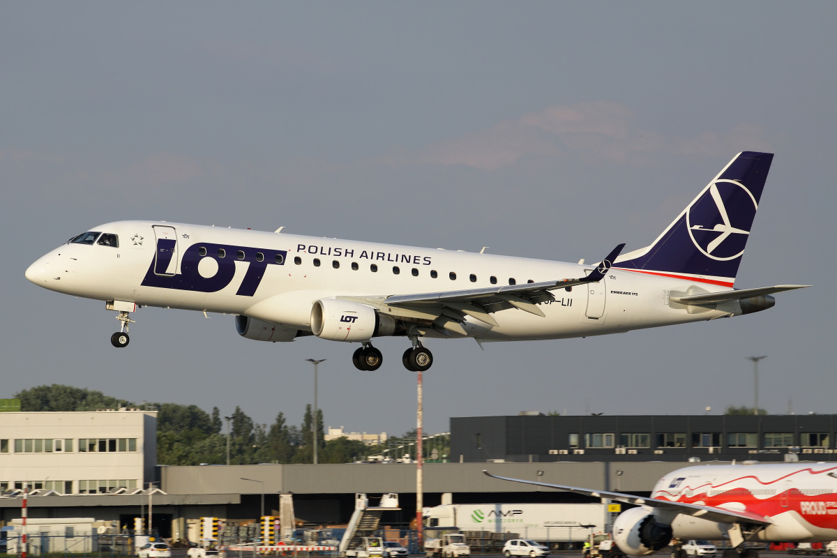 SP-LII (new livery) (Aircraft » EPWA Spotting » Embraer E175 » LOT Polish Airlines)