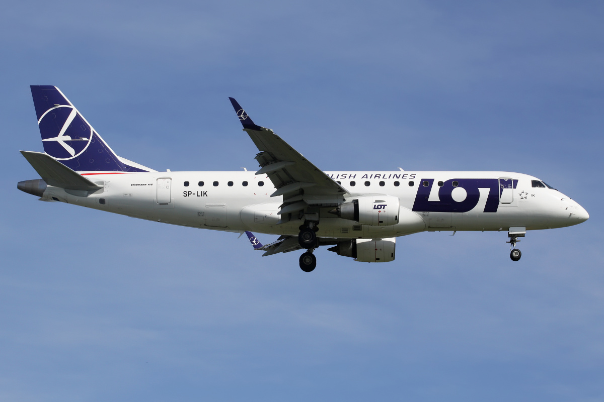 SP-LIK (new livery) (Aircraft » EPWA Spotting » Embraer E175 (ERJ-170-200) » LOT Polish Airlines)