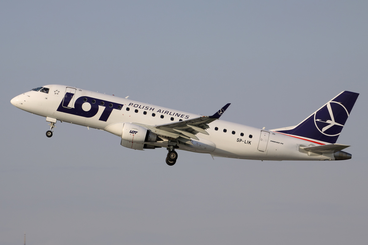 SP-LIK (new livery) (Aircraft » EPWA Spotting » Embraer E175 » LOT Polish Airlines)