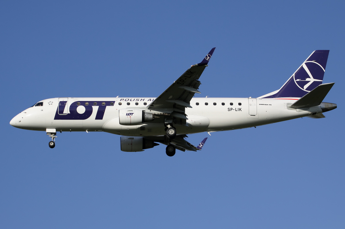 SP-LIK (nowe malowanie) (Samoloty » Spotting na EPWA » Embraer E175 » Polskie Linie Lotnicze LOT)