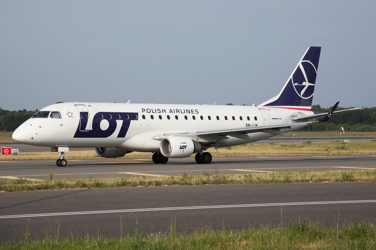 SP-LIK (new livery) (Aircraft » EPWA Spotting » Embraer E175 (ERJ-170-200) » LOT Polish Airlines)