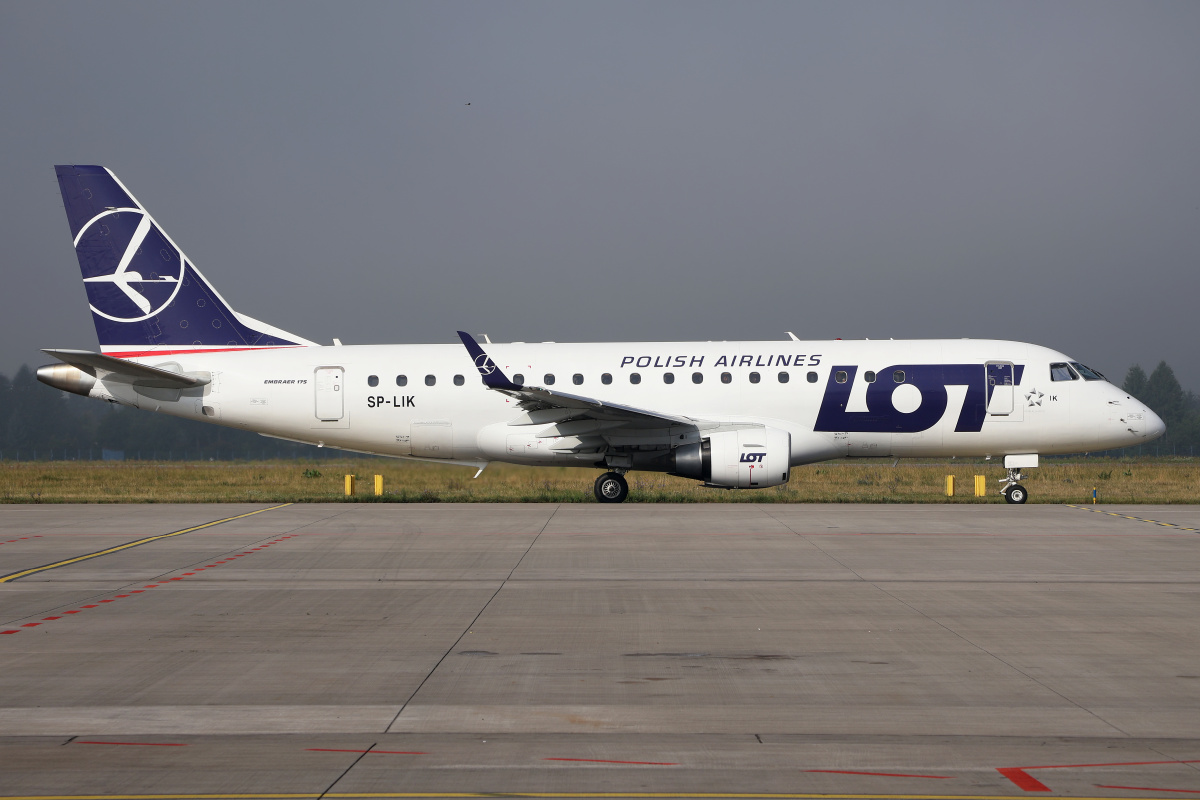 SP-LIK (new livery) (Aircraft » EPWA Spotting » Embraer E175 (ERJ-170-200) » LOT Polish Airlines)