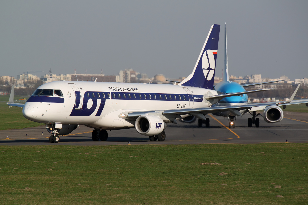 SP-LIK (Aircraft » EPWA Spotting » Embraer E175 (ERJ-170-200) » LOT Polish Airlines)