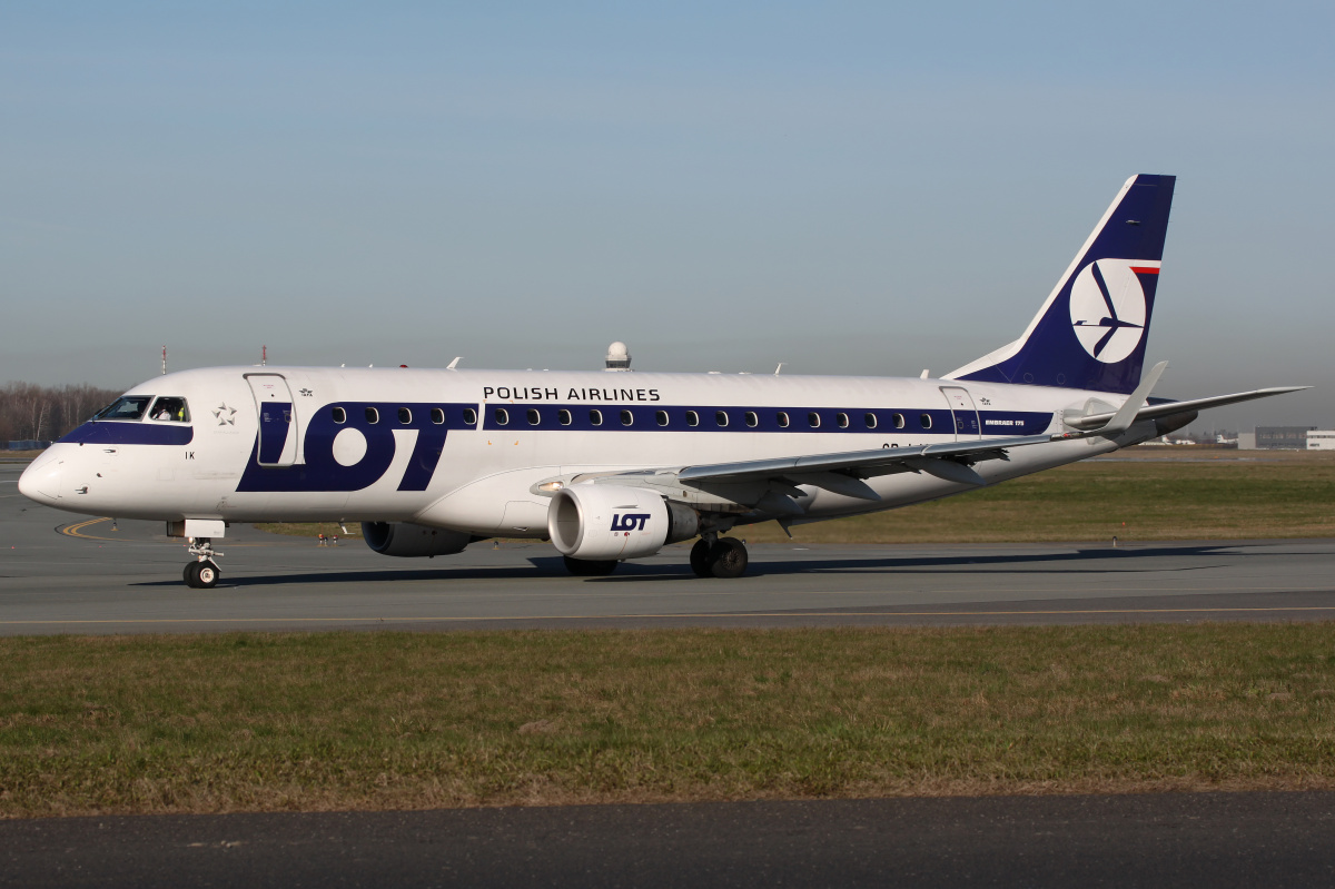 SP-LIK (Aircraft » EPWA Spotting » Embraer E175 (ERJ-170-200) » LOT Polish Airlines)