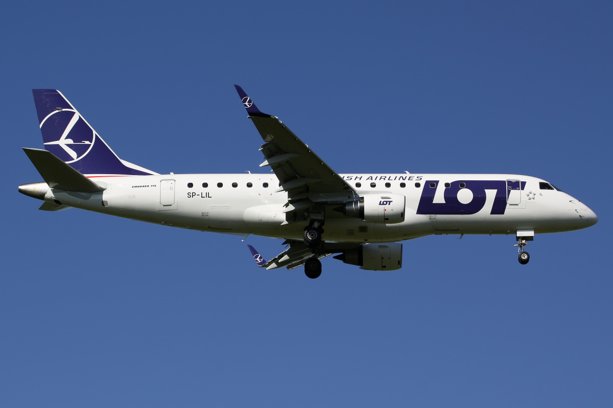 SP-LIL (new livery) (Aircraft » EPWA Spotting » Embraer E175 (ERJ-170-200) » LOT Polish Airlines)