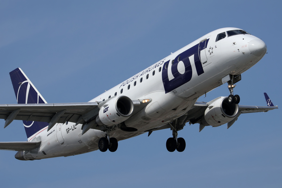 SP-LIL (new livery) (Aircraft » EPWA Spotting » Embraer E175 » LOT Polish Airlines)