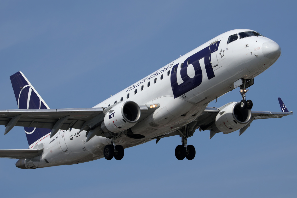 SP-LIL (new livery) (Aircraft » EPWA Spotting » Embraer E175 (ERJ-170-200) » LOT Polish Airlines)