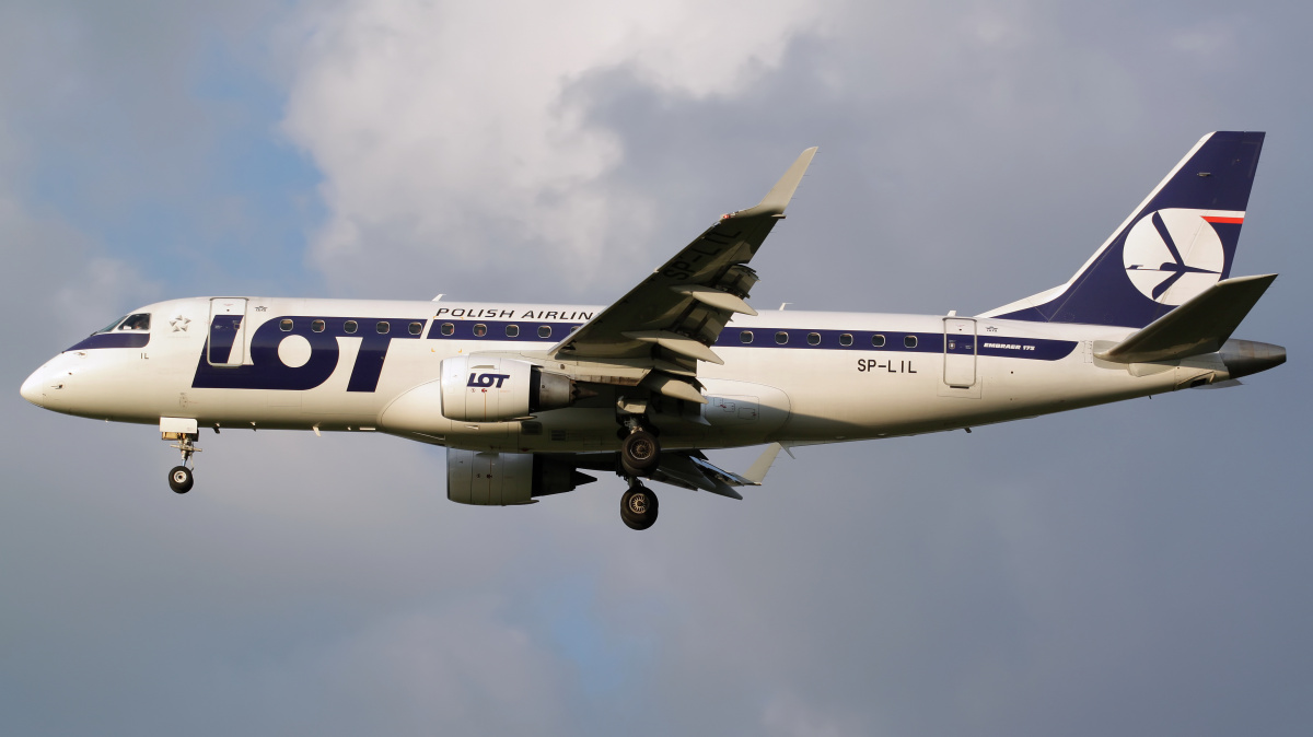 SP-LIL (Aircraft » EPWA Spotting » Embraer E175 » LOT Polish Airlines)