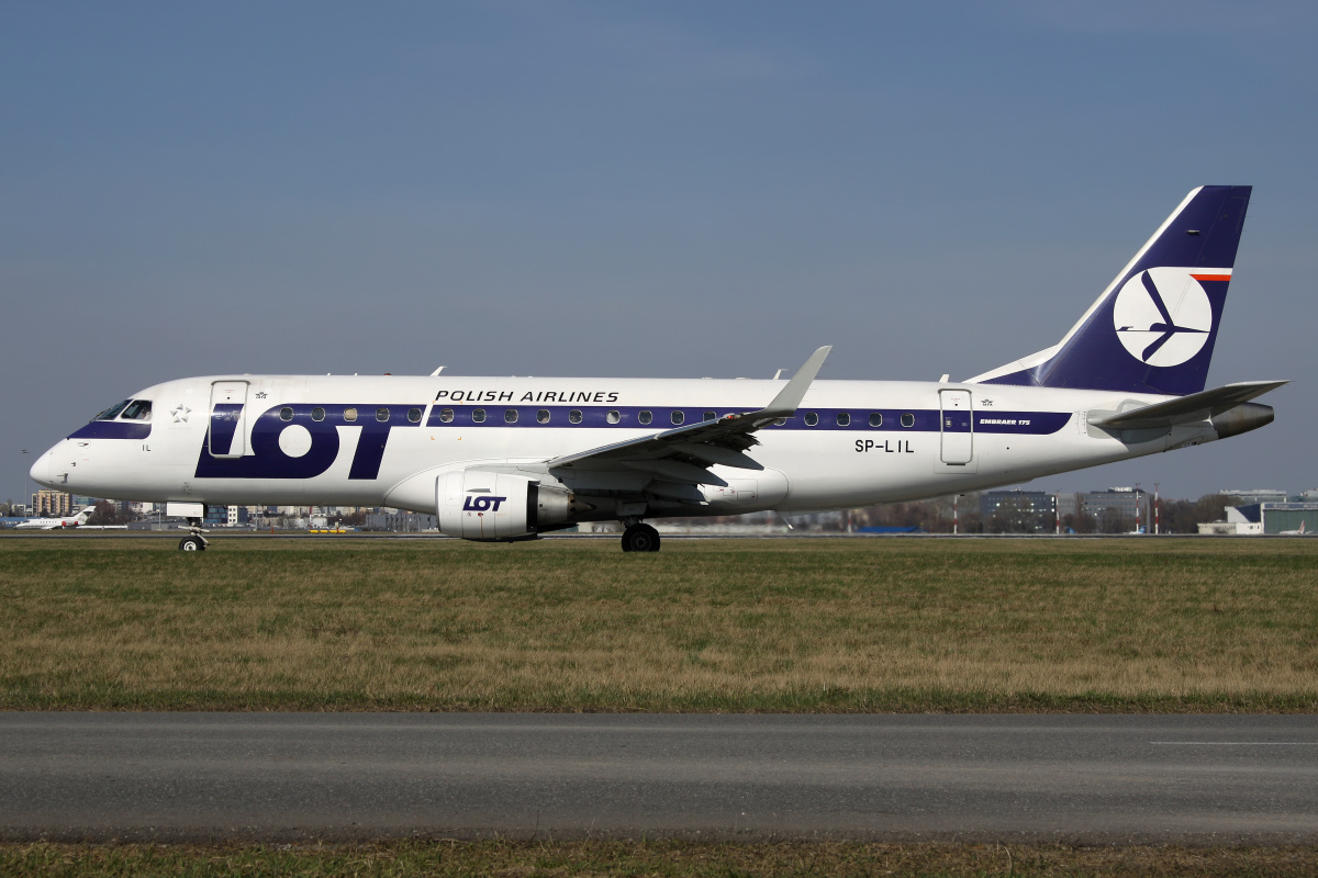 SP-LIL (Aircraft » EPWA Spotting » Embraer E175 » LOT Polish Airlines)