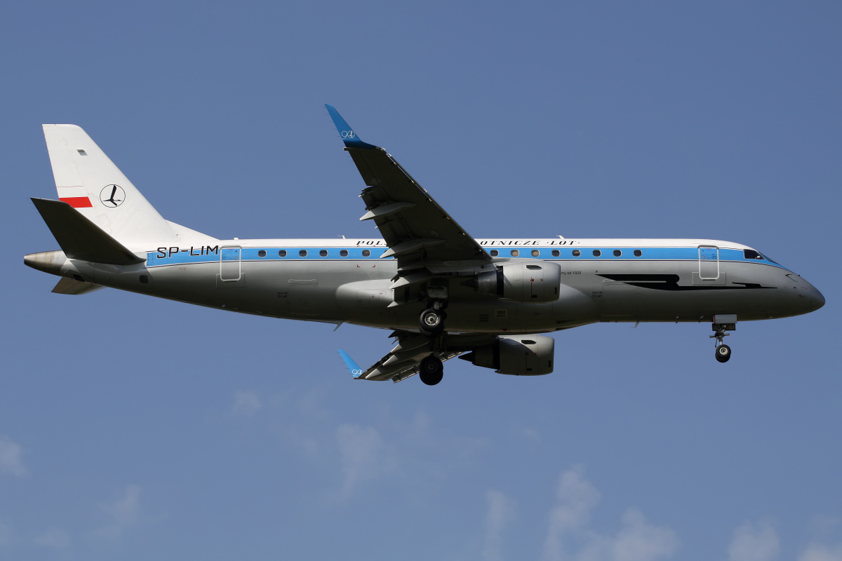 SP-LIM (malowanie retro) (Samoloty » Spotting na EPWA » Embraer E175 » Polskie Linie Lotnicze LOT)