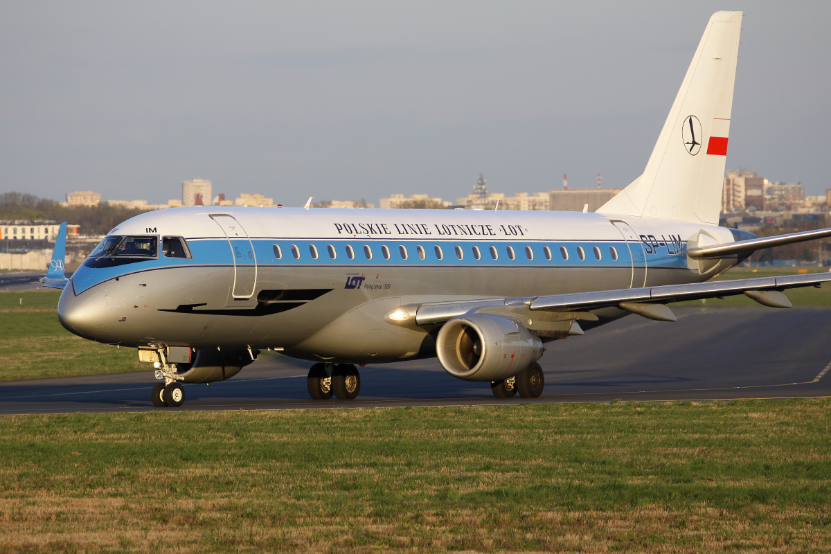 SP-LIM (malowanie retro) (Samoloty » Spotting na EPWA » Embraer E175 » Polskie Linie Lotnicze LOT)