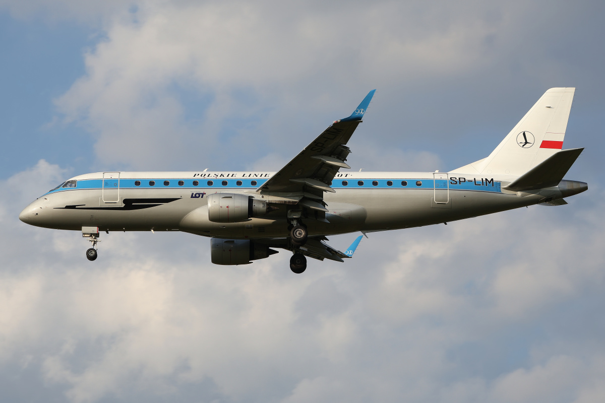 SP-LIM (malowanie retro) (Samoloty » Spotting na EPWA » Embraer E175 » Polskie Linie Lotnicze LOT)