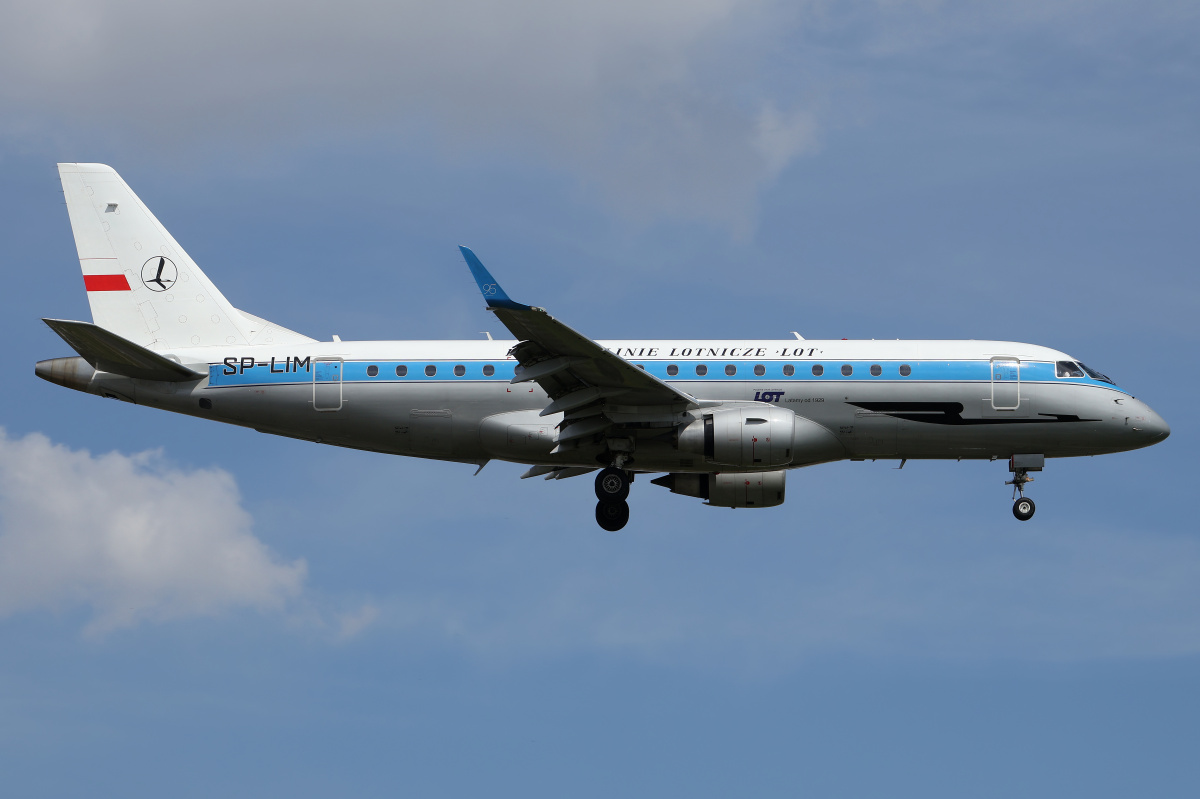 SP-LIM (malowanie retro) (Samoloty » Spotting na EPWA » Embraer E175 » Polskie Linie Lotnicze LOT)