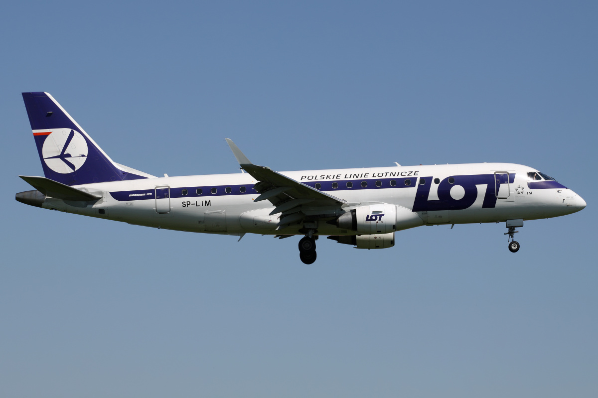 SP-LIM (Aircraft » EPWA Spotting » Embraer E175 (ERJ-170-200) » LOT Polish Airlines)