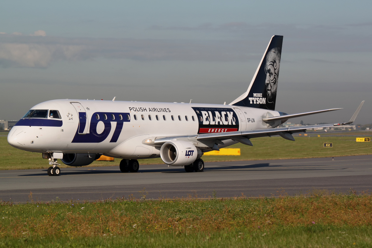 SP-LIN (Black Energy Drink livery) (Aircraft » EPWA Spotting » Embraer E175 » LOT Polish Airlines)