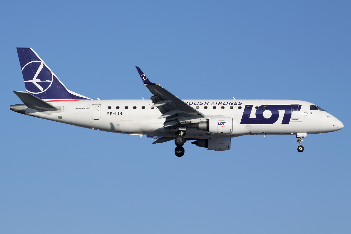 SP-LIN (new livery) (Aircraft » EPWA Spotting » Embraer E175 (ERJ-170-200) » LOT Polish Airlines)