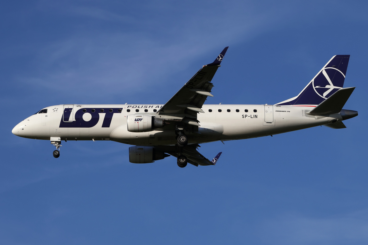 SP-LIN (new livery) (Aircraft » EPWA Spotting » Embraer E175 » LOT Polish Airlines)