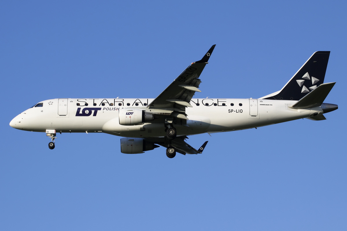 SP-LIO (Star Alliance livery) (Aircraft » EPWA Spotting » Embraer E175 (ERJ-170-200) » LOT Polish Airlines)