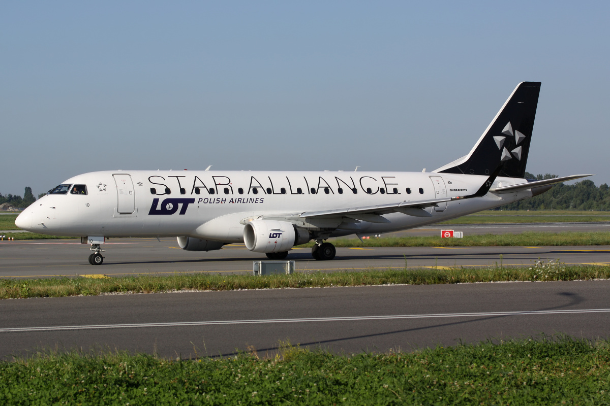 SP-LIO (Star Alliance livery) (Aircraft » EPWA Spotting » Embraer E175 (ERJ-170-200) » LOT Polish Airlines)