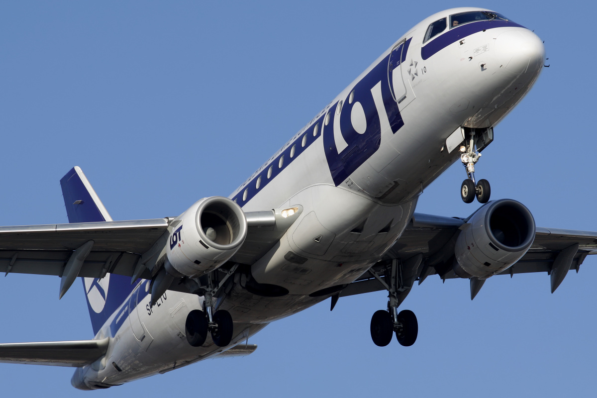 SP-LIO (Aircraft » EPWA Spotting » Embraer E175 (ERJ-170-200) » LOT Polish Airlines)