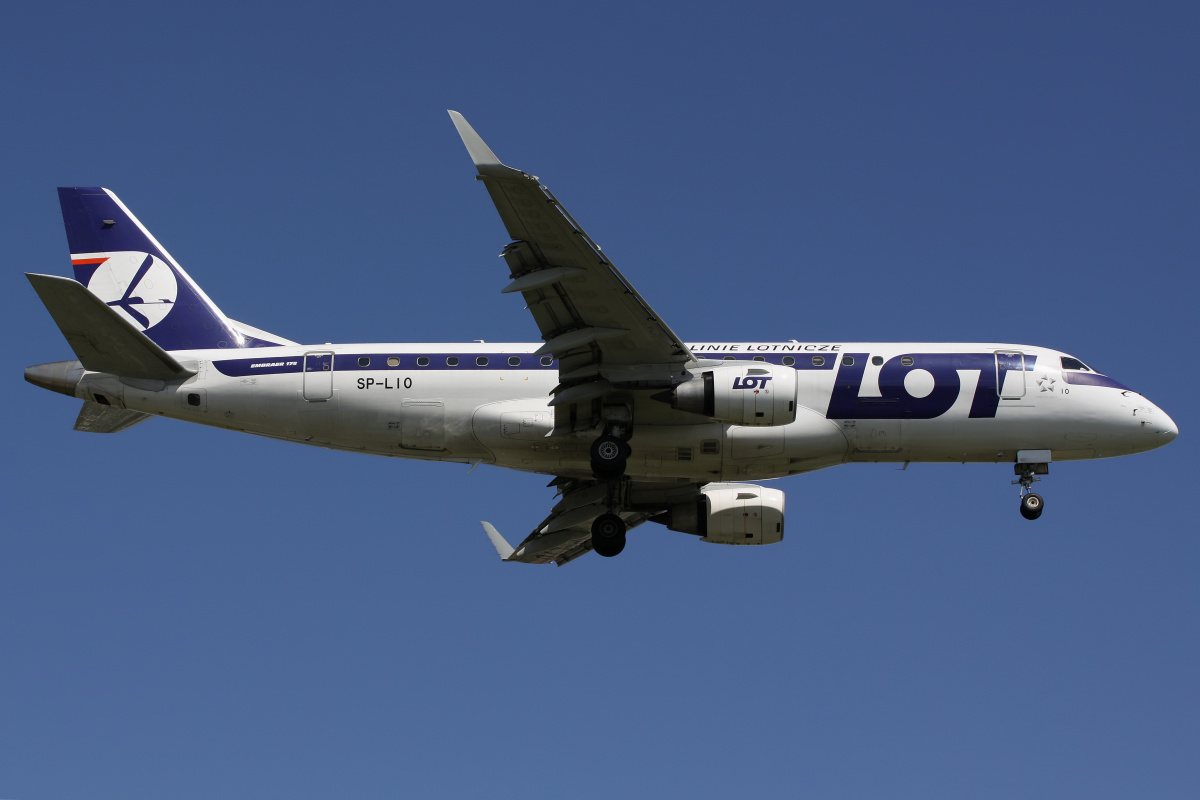 SP-LIO (Aircraft » EPWA Spotting » Embraer E175 » LOT Polish Airlines)