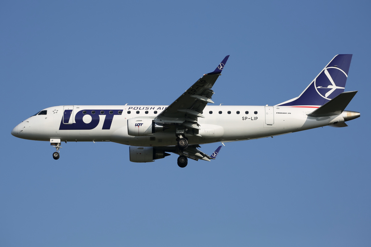 SP-LIP (Aircraft » EPWA Spotting » Embraer E175 » LOT Polish Airlines)