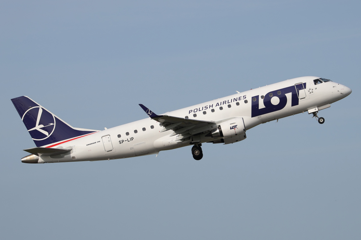 SP-LIP (Aircraft » EPWA Spotting » Embraer E175 » LOT Polish Airlines)