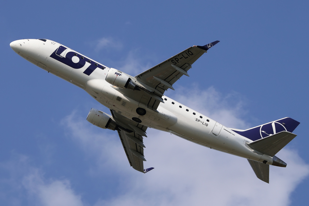 SP-LIQ (Aircraft » EPWA Spotting » Embraer E175 (ERJ-170-200) » LOT Polish Airlines)