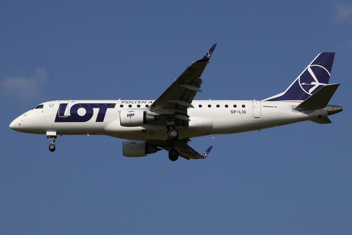 SP-LIQ (Aircraft » EPWA Spotting » Embraer E175 (ERJ-170-200) » LOT Polish Airlines)