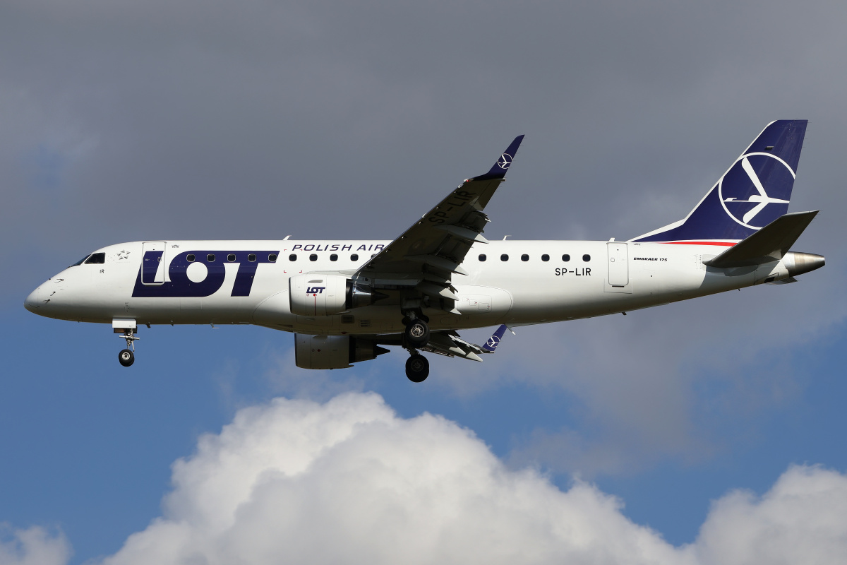 SP-LIR (Samoloty » Spotting na EPWA » Embraer E175 » Polskie Linie Lotnicze LOT)