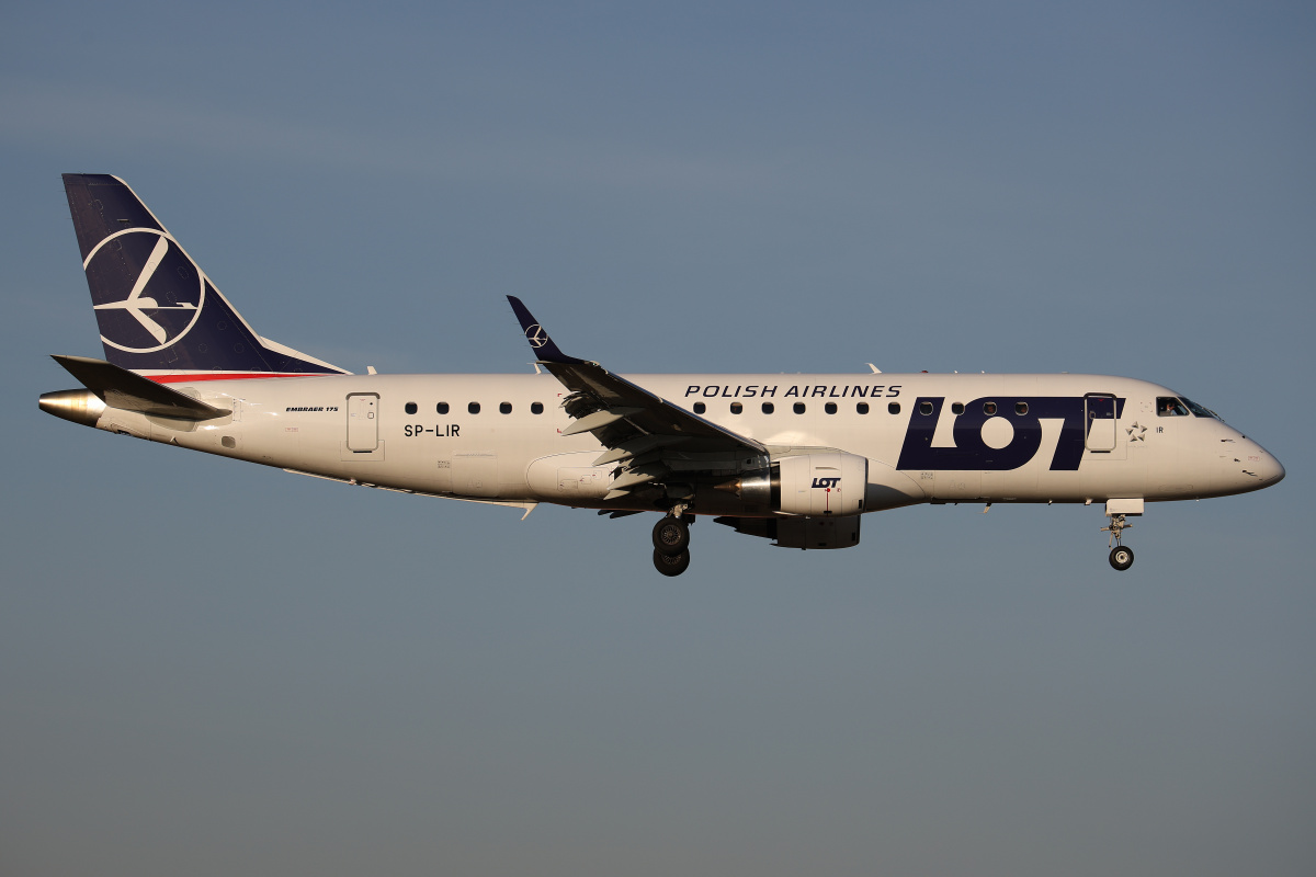 SP-LIR (Samoloty » Spotting na EPWA » Embraer E175 » Polskie Linie Lotnicze LOT)