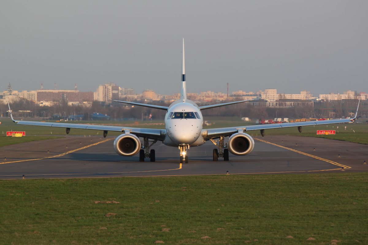 OH-LKK (Aircraft » EPWA Spotting » Embraer E190 (ERJ-190-100) » Finnair)