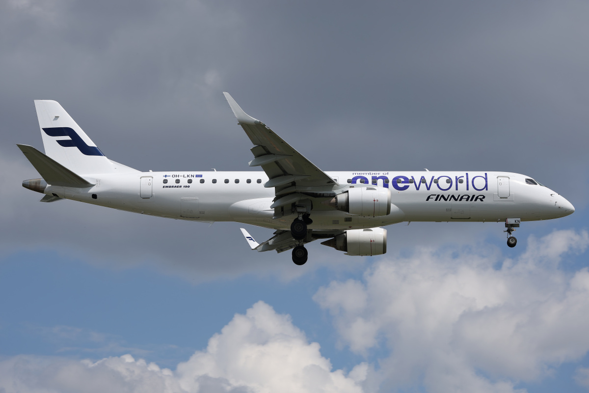 OH-LKN (OneWorld livery) (Aircraft » EPWA Spotting » Embraer E190 (ERJ-190-100) » Finnair)