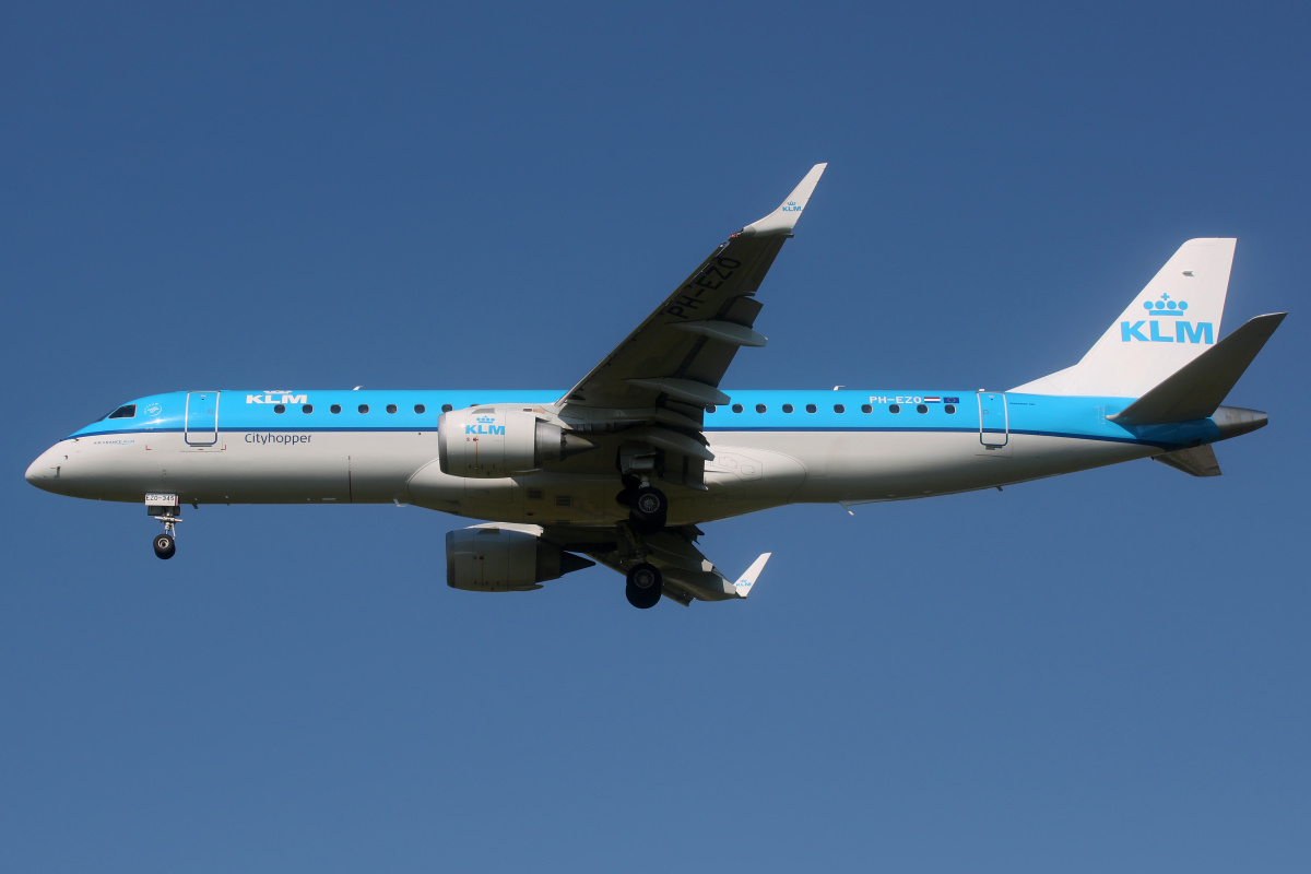 PH-EZO (Aircraft » EPWA Spotting » Embraer E190 (ERJ-190-100) » KLM Cityhopper)