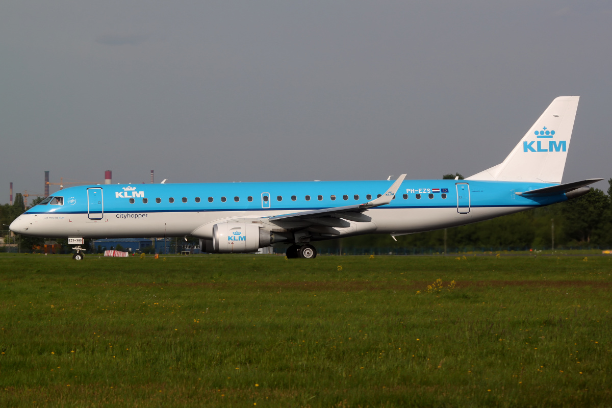 PH-EZS (Aircraft » EPWA Spotting » Embraer E190 (ERJ-190-100) » KLM Cityhopper)