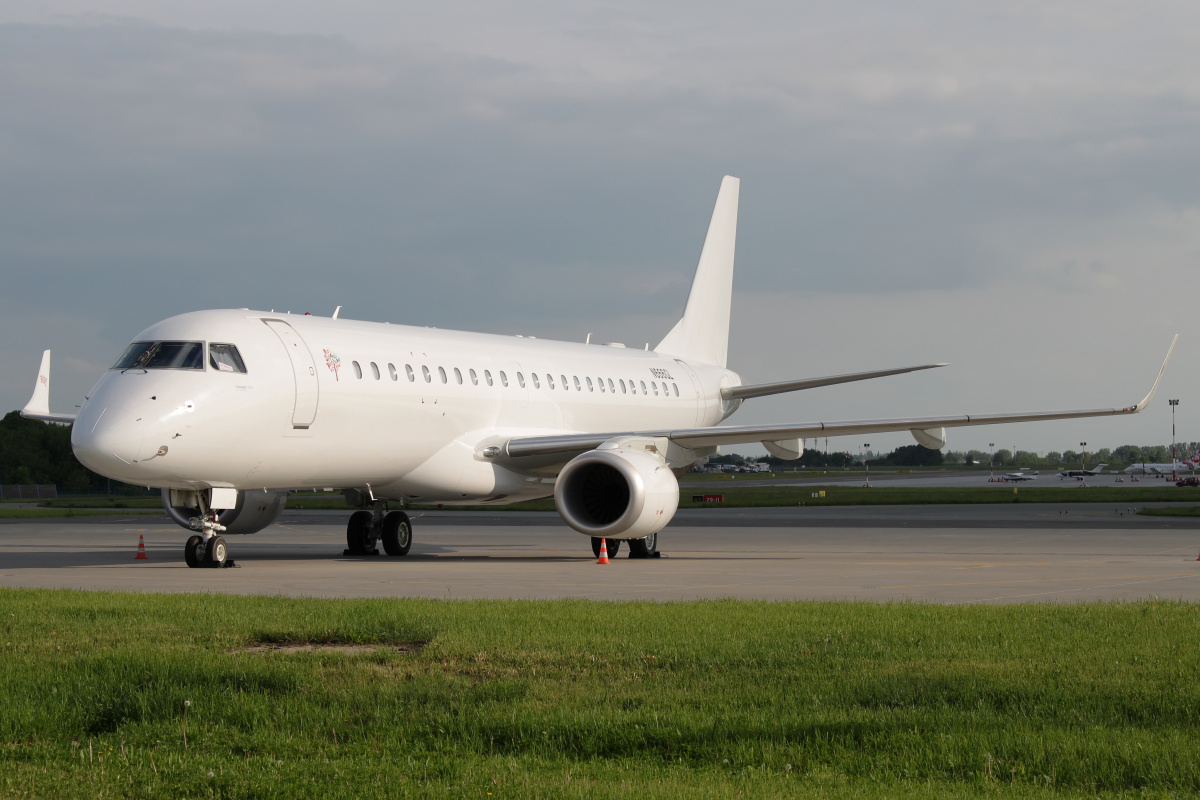 Lineage 1000, N666GL, prywatny (Samoloty » Spotting na EPWA » Embraer E190)