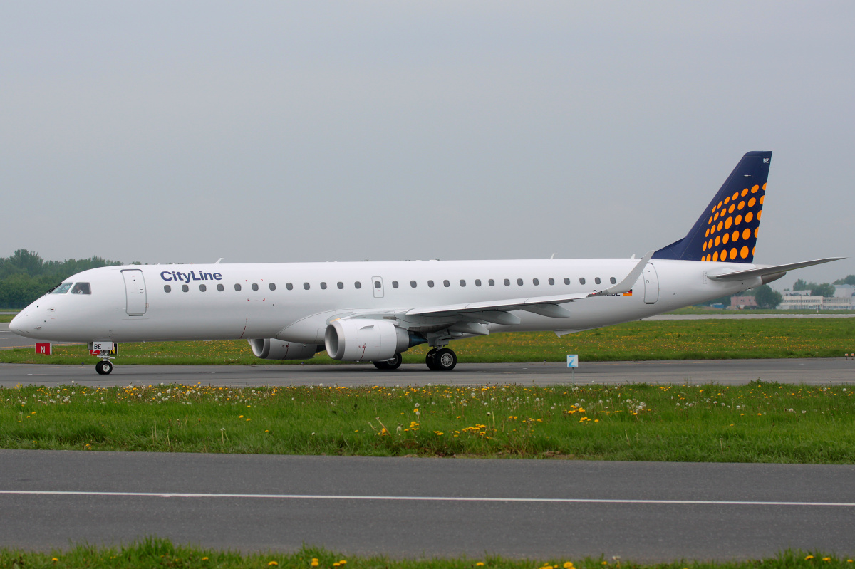 D-AEBE, CityLine (Lufthansa) (Aircraft » EPWA Spotting » Embraer E195 (ERJ-190-200))