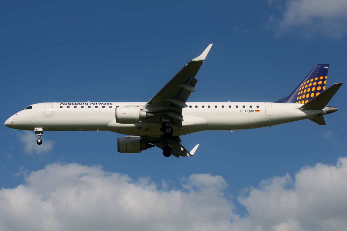 D-AEMB, Augsburg Airways (Lufthansa) (Aircraft » EPWA Spotting » Embraer E195 (ERJ-190-200))