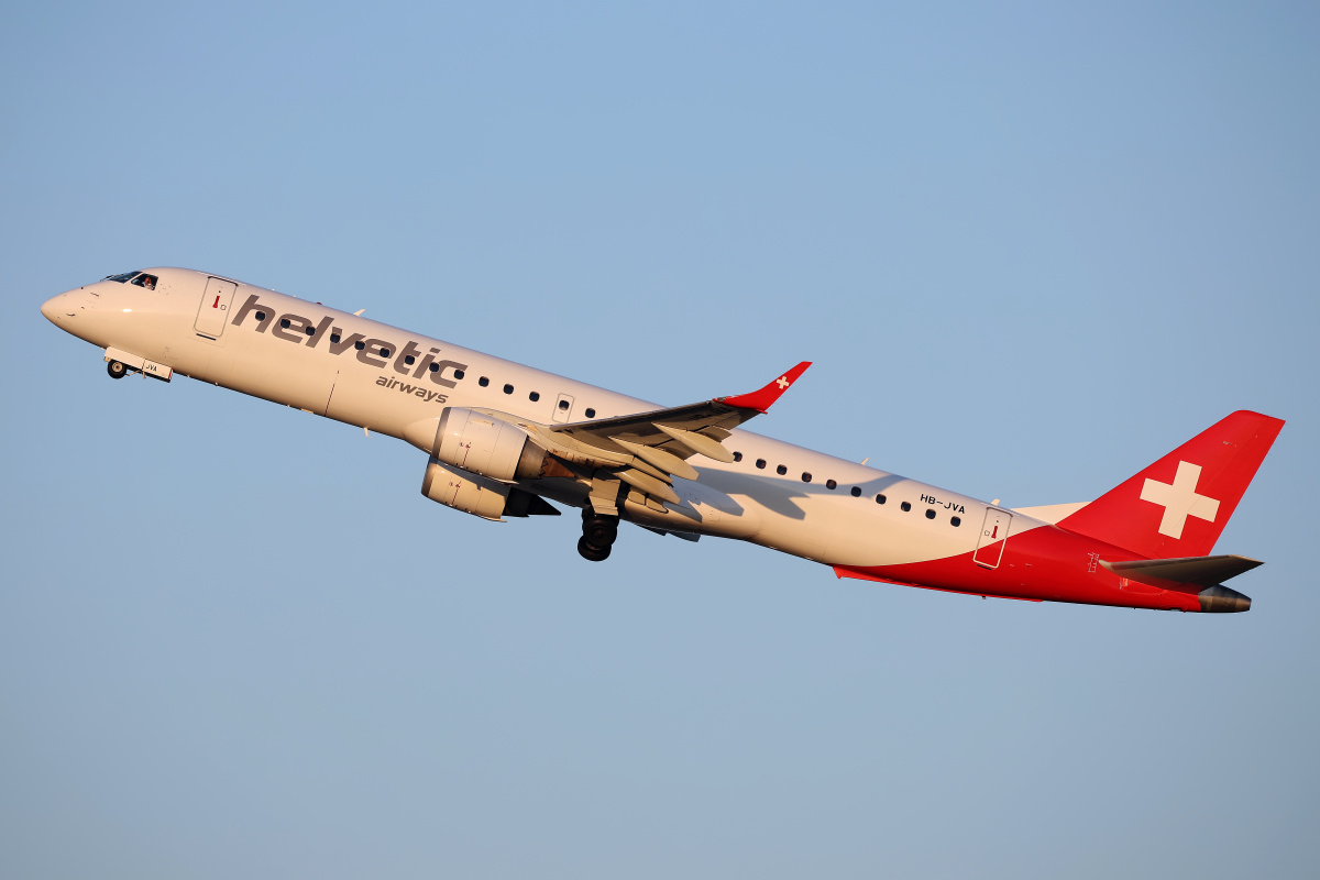 HB-JVA, Helvetic Airways (Aircraft » EPWA Spotting » Embraer E195 (ERJ-190-200))